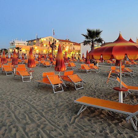Hotel & Residence Cavalluccio Marino Rimini Buitenkant foto