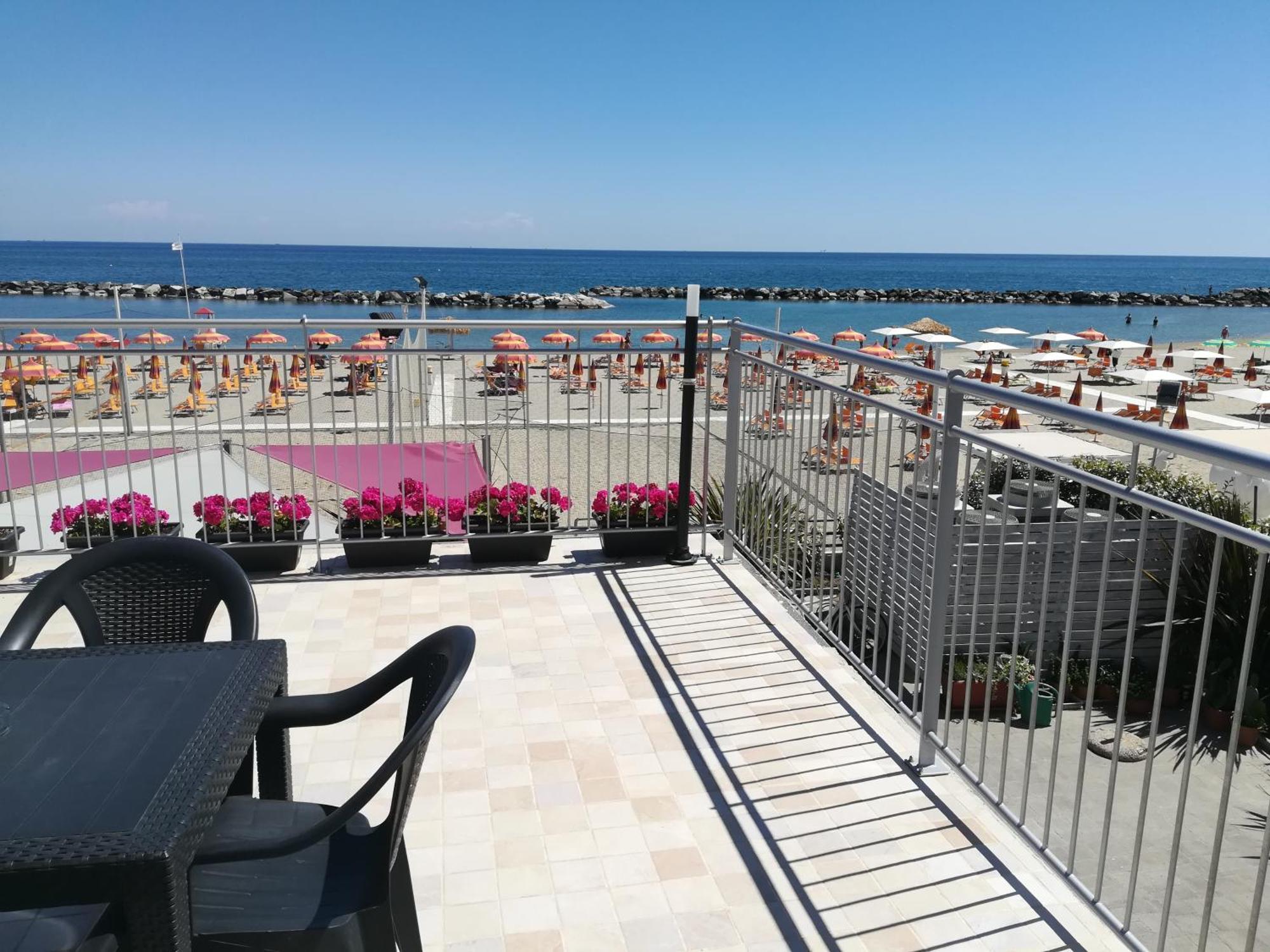 Hotel & Residence Cavalluccio Marino Rimini Buitenkant foto