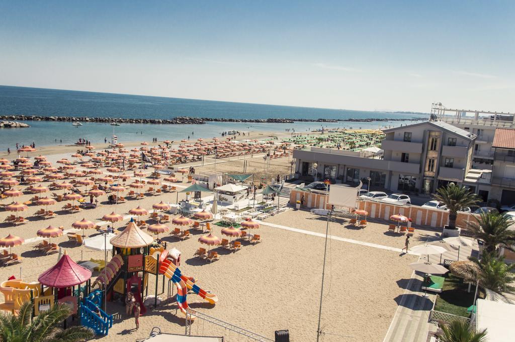 Hotel & Residence Cavalluccio Marino Rimini Buitenkant foto