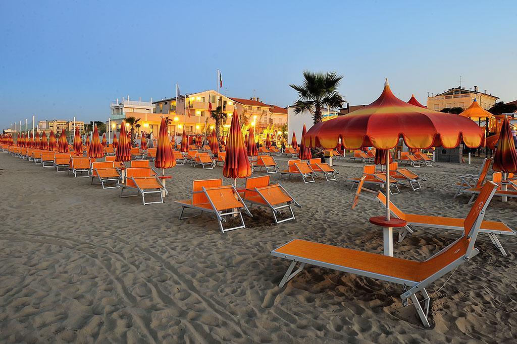 Hotel & Residence Cavalluccio Marino Rimini Buitenkant foto