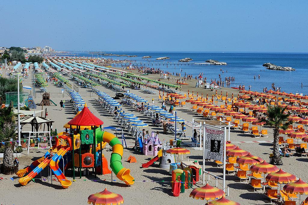 Hotel & Residence Cavalluccio Marino Rimini Buitenkant foto